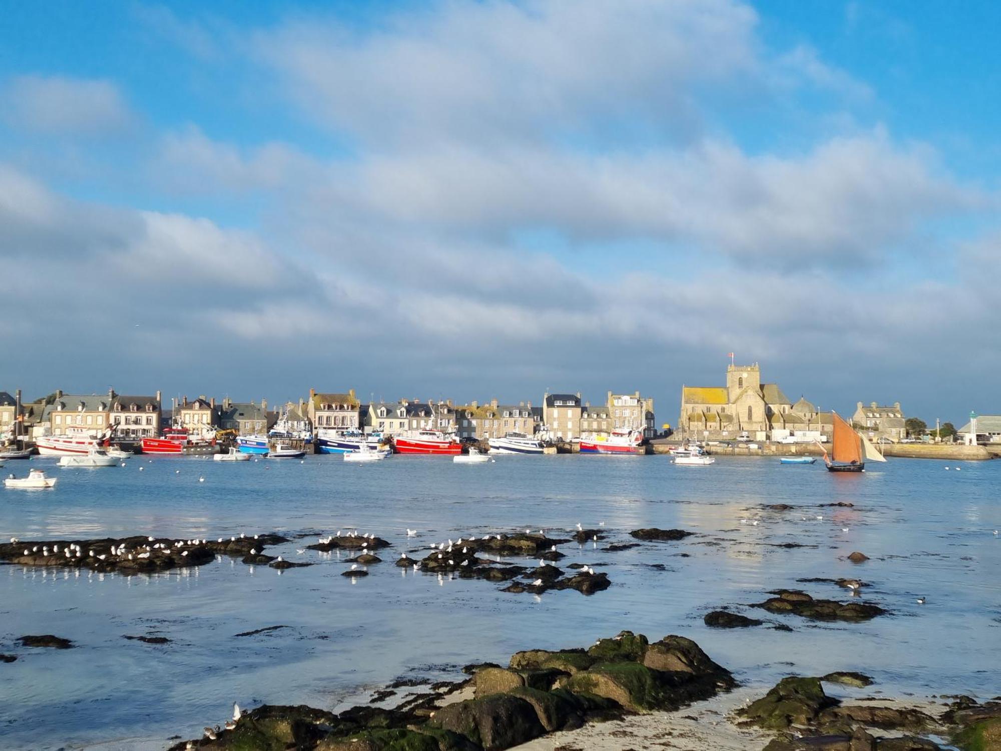 Le Conquerant - Chambres Meublees - Barfleur Luaran gambar